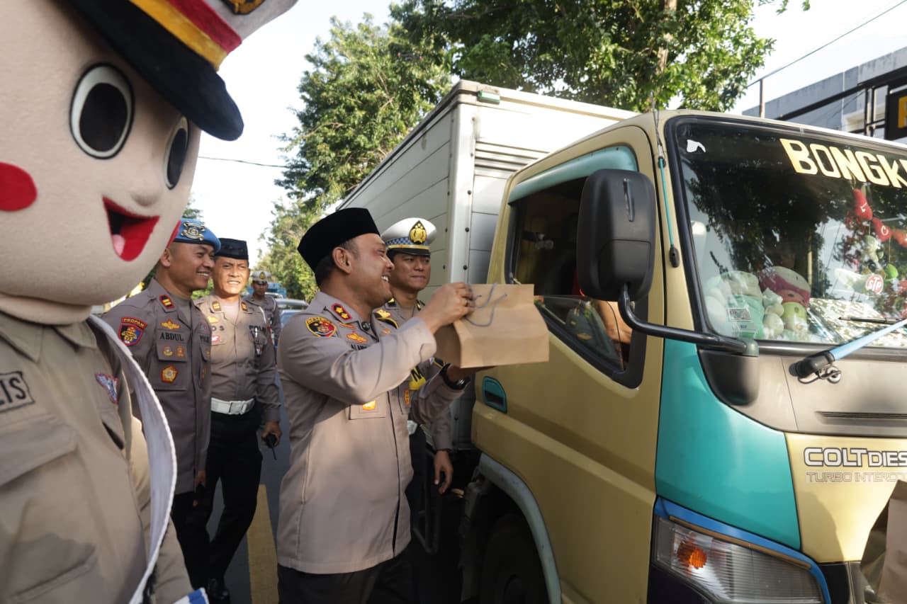 Polres bagi takjil